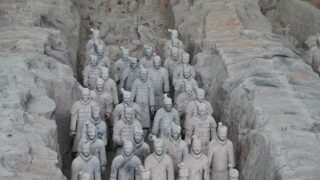 録嗚未（ろくおみ）は死亡する