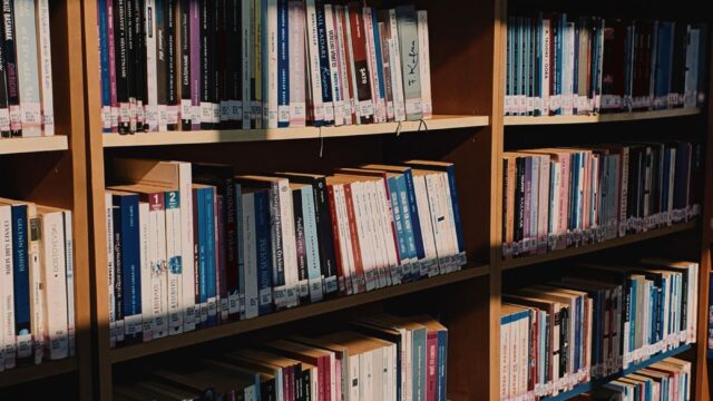 氷の城壁はどこで読める