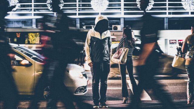 氷の城壁と正反対な君と僕の関係は
